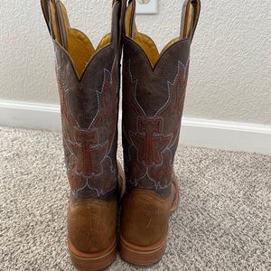 9d woman’s tin Haul boots